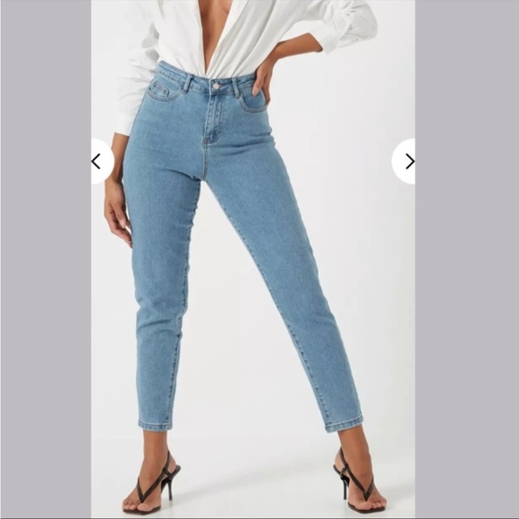 Missguided Denim - Blue High Waisted Comfort Stretch Denim Mom Jeans